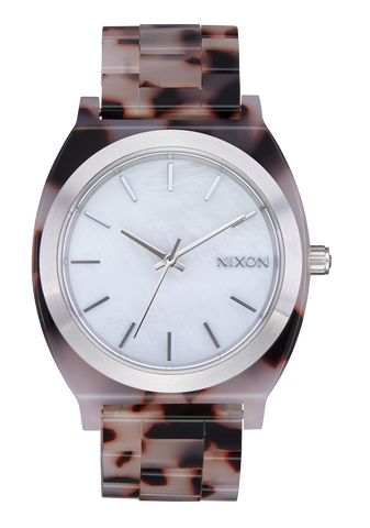 Montre fond blanc